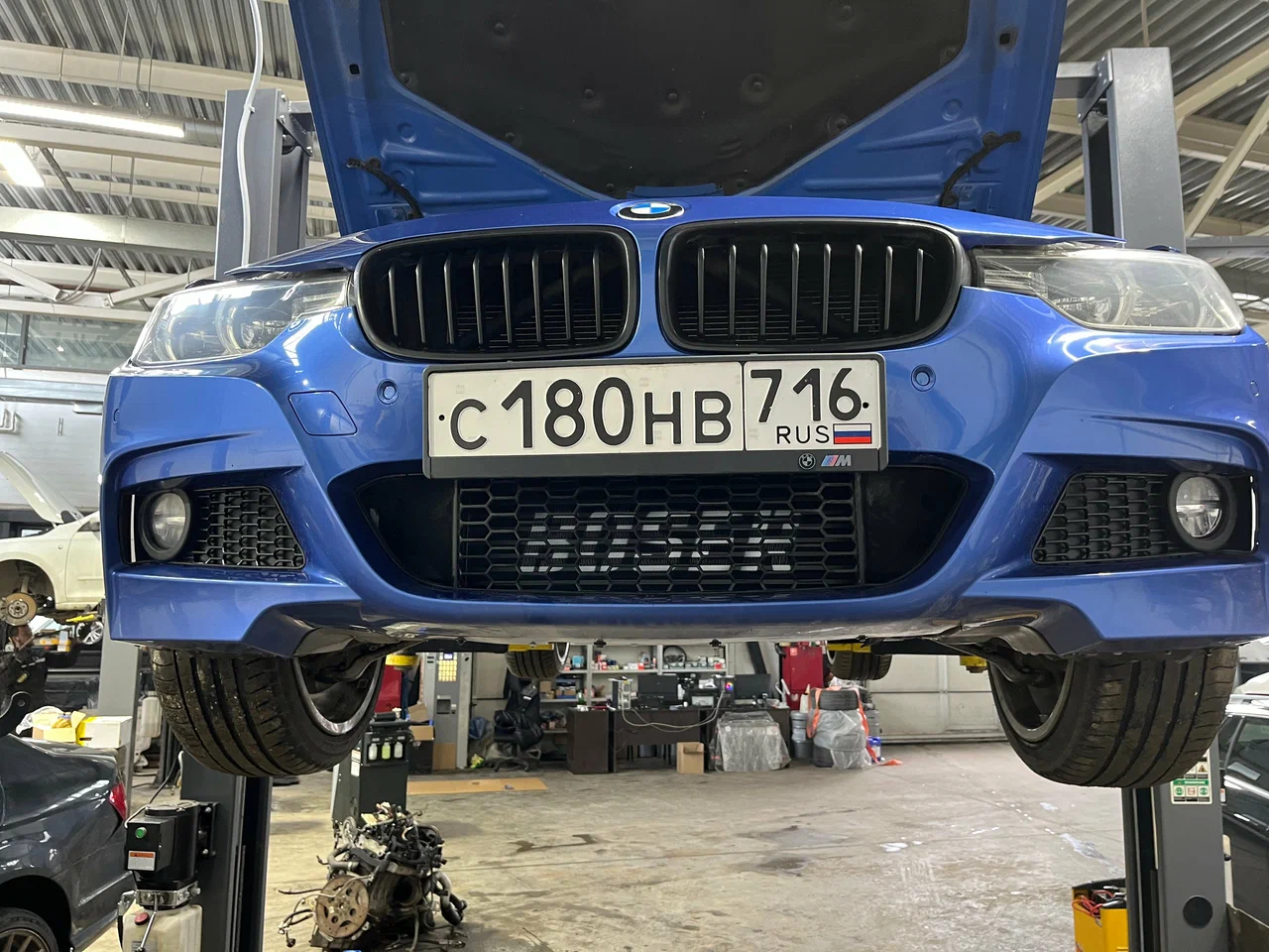 BMW в зоне работ
